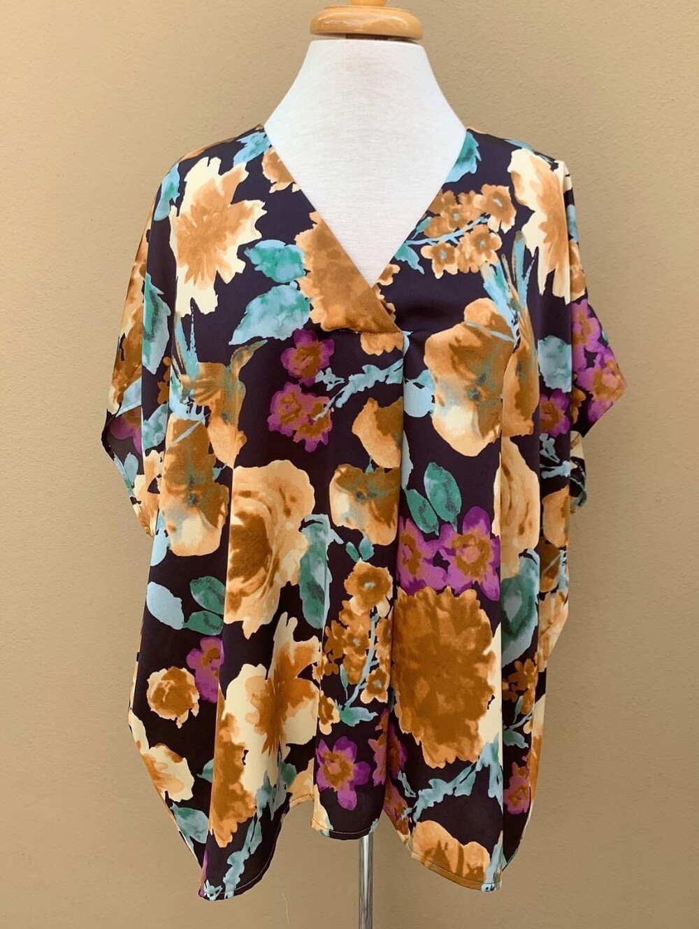 entro Black Floral Short-Sleeve Kimono Blouse with Gold & Purple Flowers L-XL OS